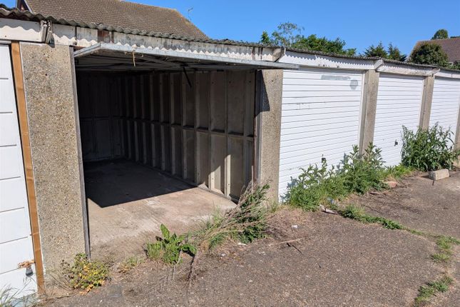 Garage at, Tudor Avenue, Stanford-Le-Hope photo 2
