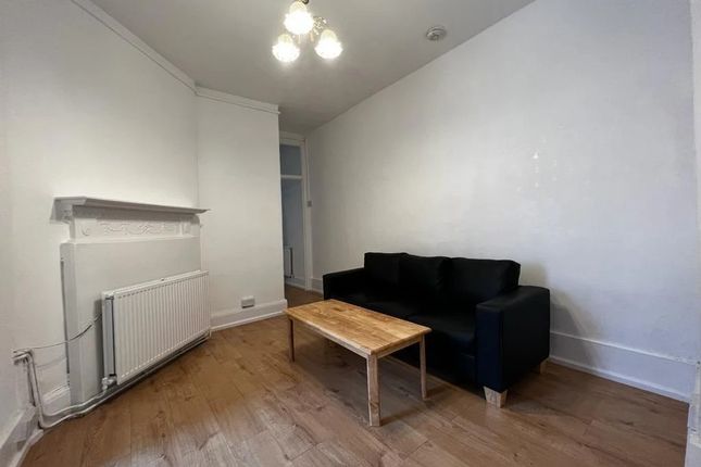 208 Fulham Palace Road,, Ground Floor Flat Rear, London photo 2