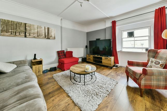 Bank Flat, 5-6, High Street, Hitchin photo 2