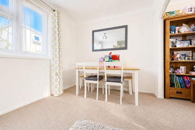 1, Bude Close, Portsmouth photo 4