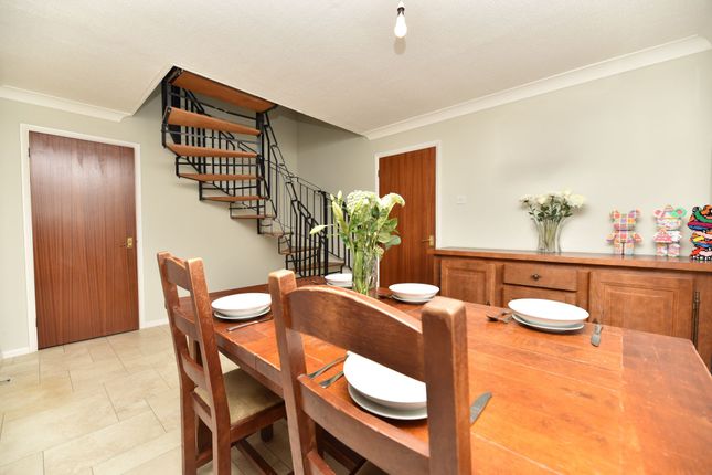 2 Colesfield, Cambridge photo 3