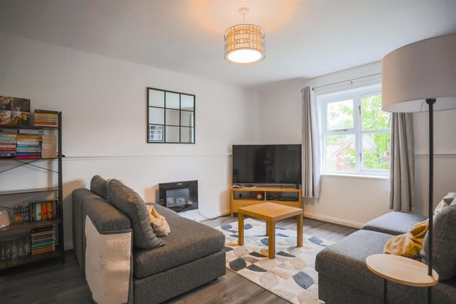 Thumbnail Flat for sale in Monroe Close, Salford