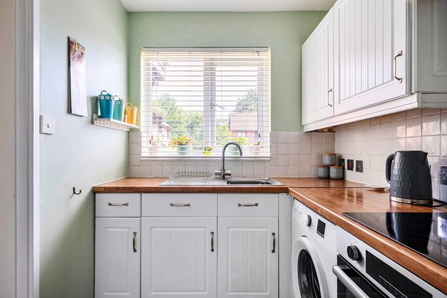 61, Barnfield Way, Oxted photo 4