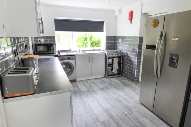 33, Hawkenbury, Harlow photo 4