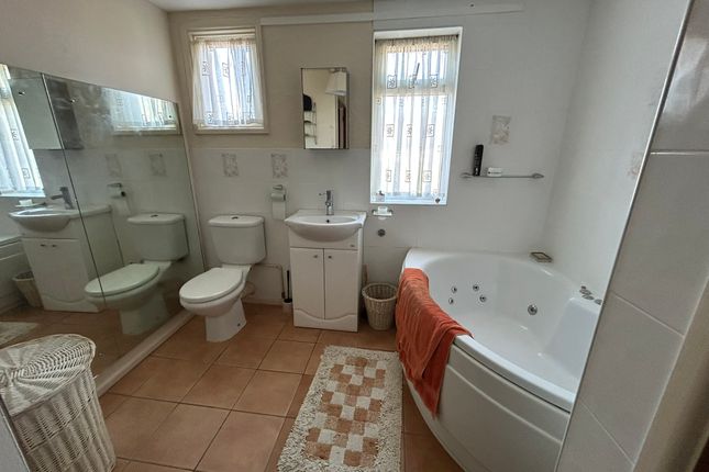 167 & 167A, Old Road, Clacton-On-Sea photo 5