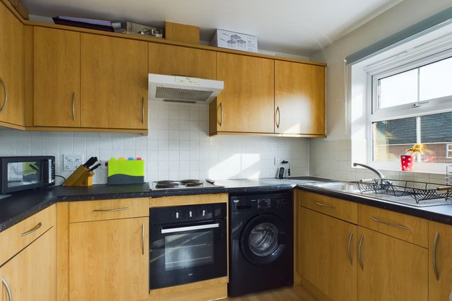 Flat for sale in Broadmere Road, Beggarwood, Basingstoke