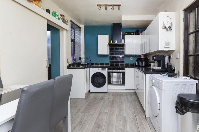 4, Norman Avenue, Elland photo 2