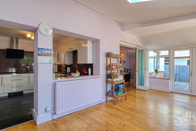 80 Harvey Lane, Norwich photo 3