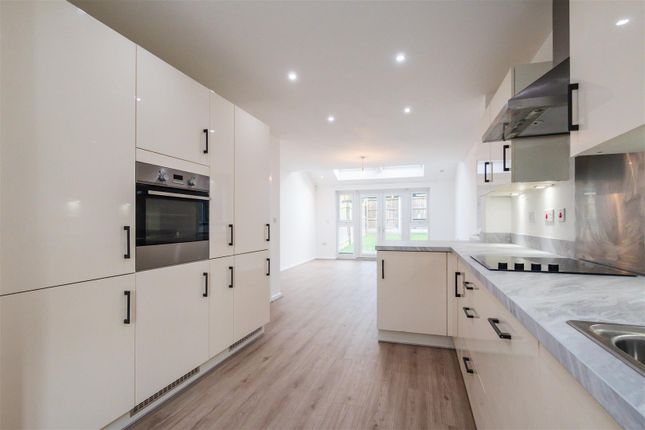 24, Herringbone Road, Manchester photo 2