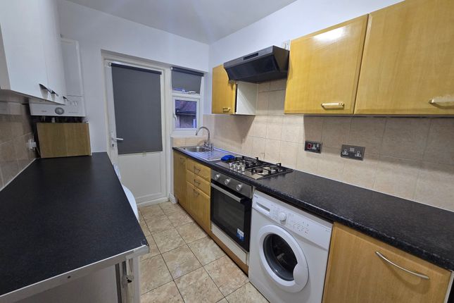 8, Deepdene Court, Winchmore Hill, London  photo 2