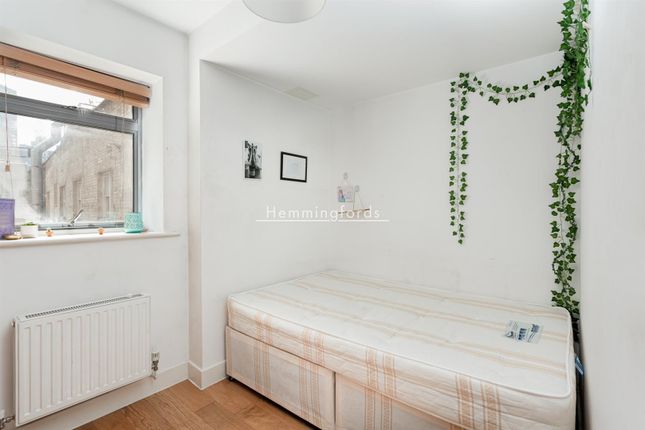 Flat to rent in Curtain Road, Shoreditch