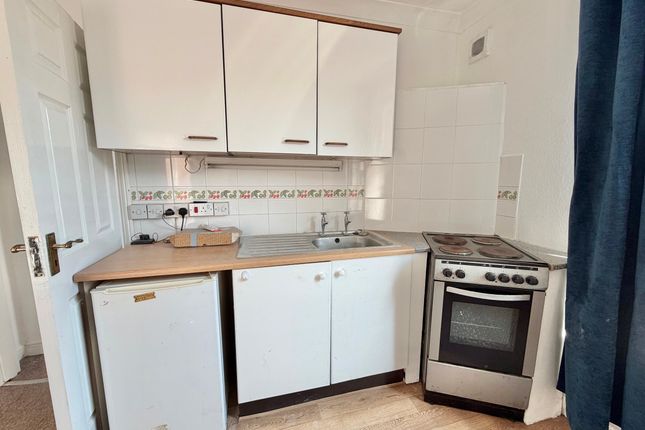 Flat 4, 20 Walnut Road, Torquay photo 4
