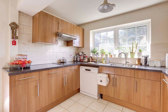 1 Hollinwell Court, Nottingham photo 4