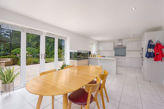 4 Lake View, Wokingham photo 4
