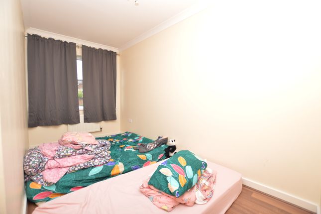 17, Smiles Place, Woking photo 3