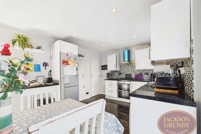 11, Meadow Rise, Towcester photo 4