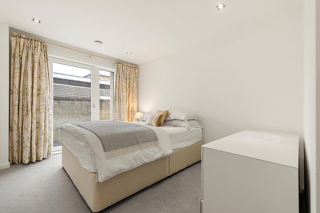 Flat for sale in Landau Apartments, Farm Lane, London