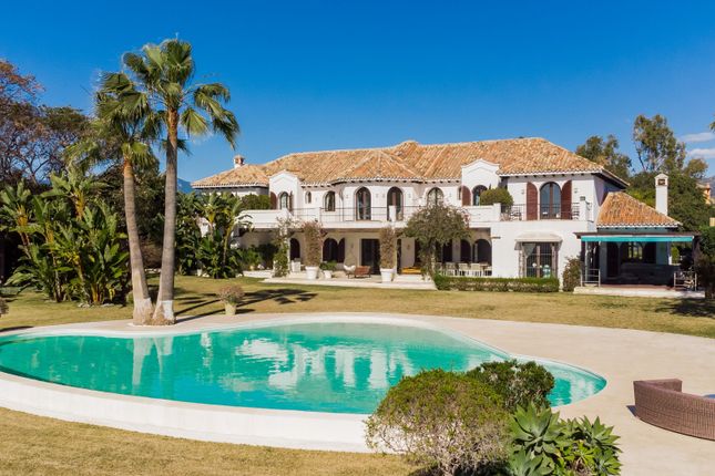 Villa for sale in Paraiso Barronal, Estepona, Malaga, Spain