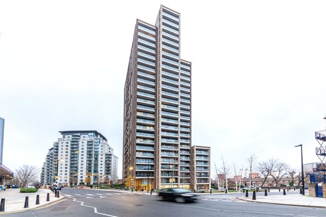 Flat to rent in Heritage Tower, 118 East Ferry Road, Canary Wharf, London