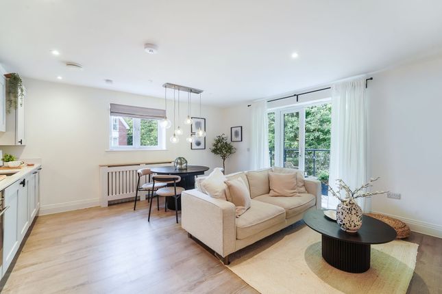 Flat 4, Summer House, Epsom photo 4