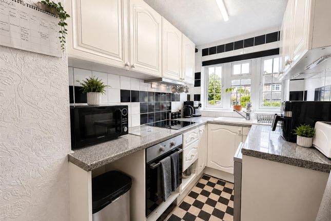 52, London Road, Milton Keynes photo 3