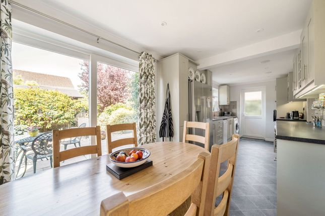 3 Mapledown Close, Horsham photo 3