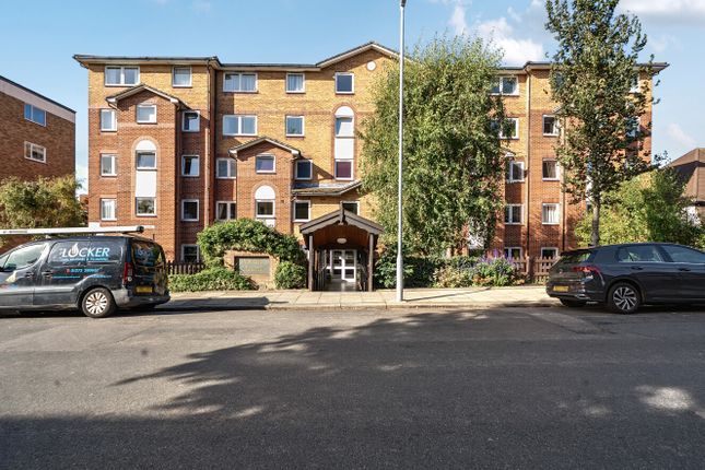 2-bed flat on Holland Road, East Sussex, £160,000