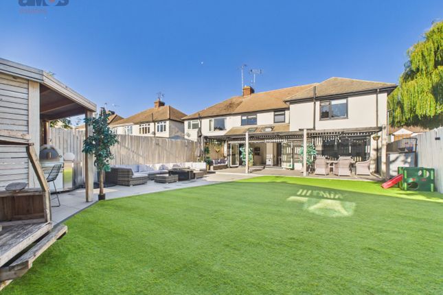 30 Greensward Lane, Hockley, Essex photo 4