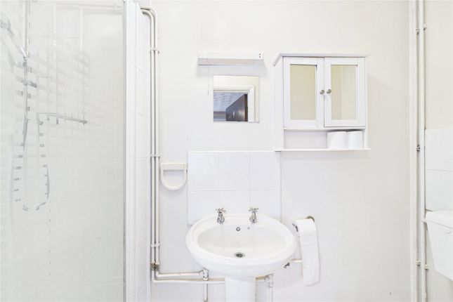 Room 2, 26, Albert Street, Slough photo 3