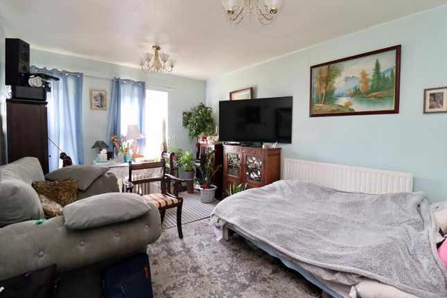 Flat for sale in Hudson Close, Dover, Kent