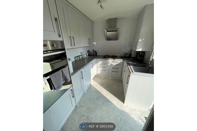 Westland Drive, Lee-On-The-Solent photo 2