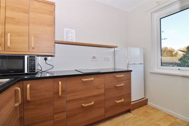 Thumbnail Flat for sale in The Spinney, Swanley