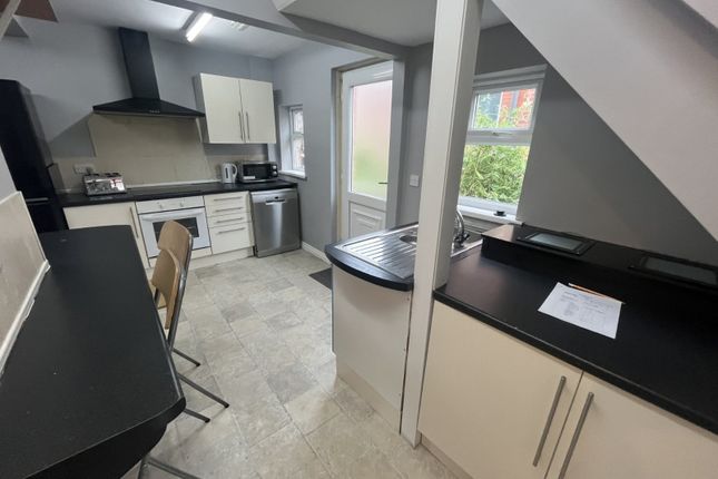 4-bed semi-detached on Headingley Mount, Leeds, £2,704/mo