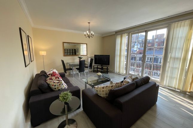 Thumbnail Triplex to rent in Reeves Mews, London