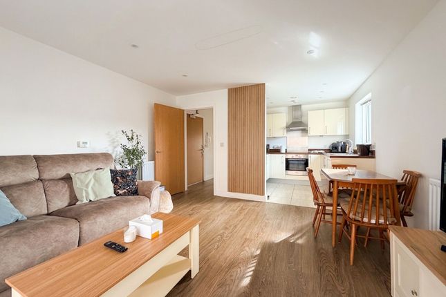 6 Sandown House John Thornycroft Road, Southampton photo 2