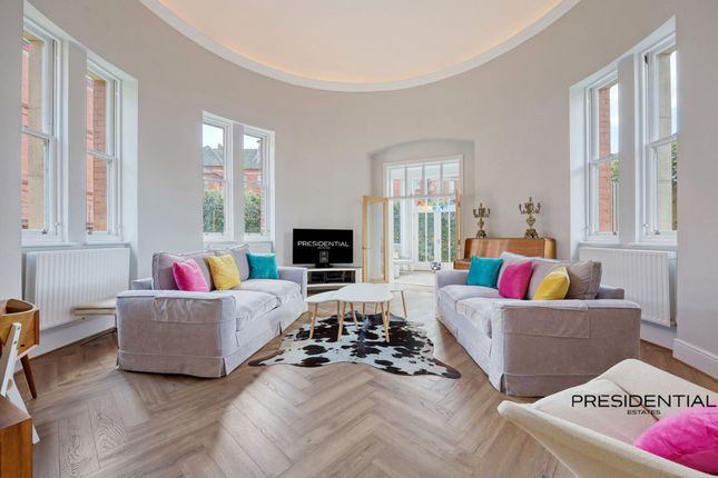 2 Gainsborough House Brandesbury Square, Woodford Green photo 4