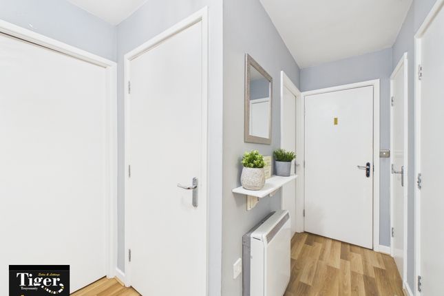 28 Ellerslie Court, Upper Park Road, Manchester photo 4