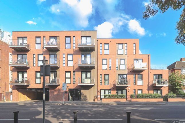 Thumbnail Flat for sale in Coombe Road, New Malden