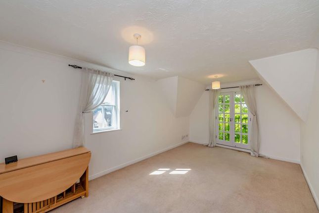 Flat to rent in Watford Road, Croxley Green, Rickmansworth
