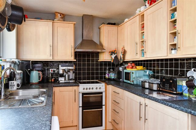 Pelham Close, Peacehaven photo 4