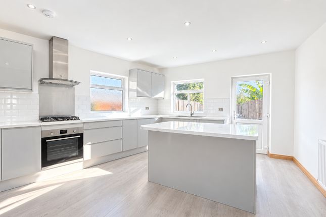 40, Wrens Avenue, Surrey photo 3