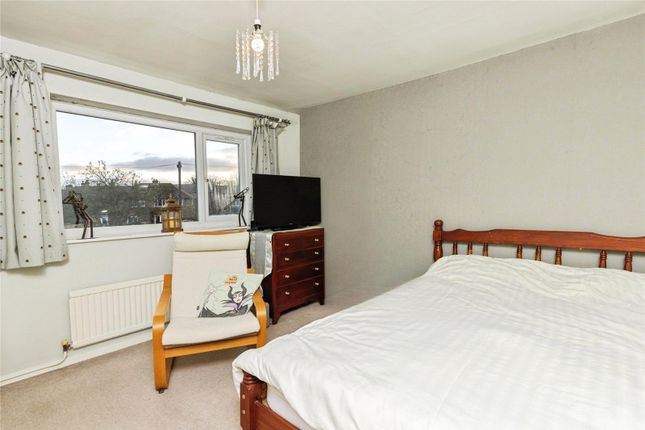 42, Bridge Close, Wakefield photo 4