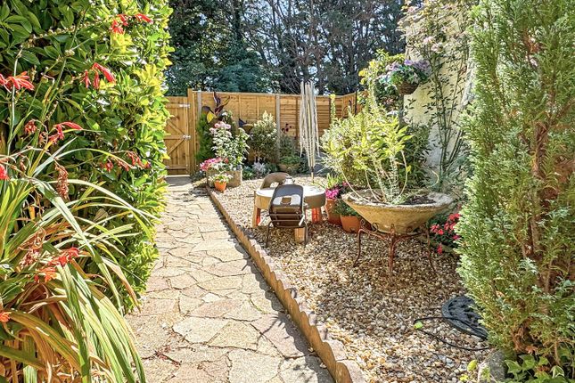 2, Rodney Crescent, Arundel photo 2