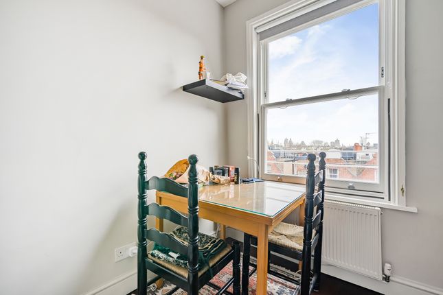 Flat 3, 22 Bina Gardens, South Kensington, London photo 2