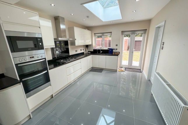 Appletree Avenue, West Drayton photo 2