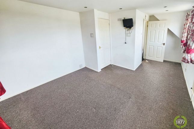 3 Burns Walk, Darwen photo 4