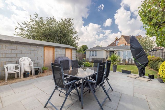 62, Elmshott Lane, Cippenham photo 4