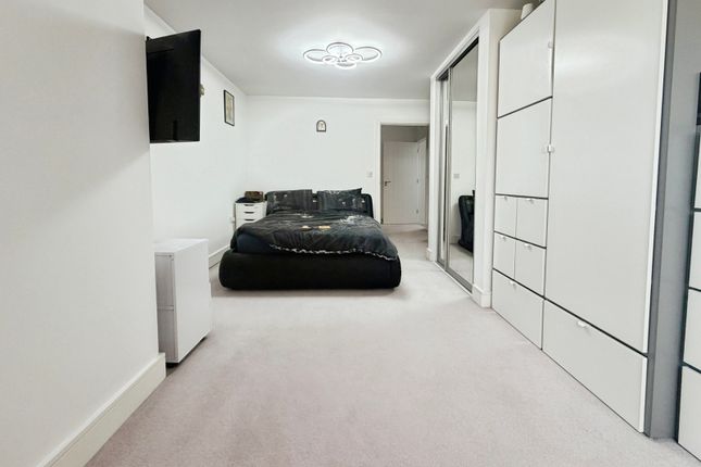 70, Churchill Road, Middlesex photo 4