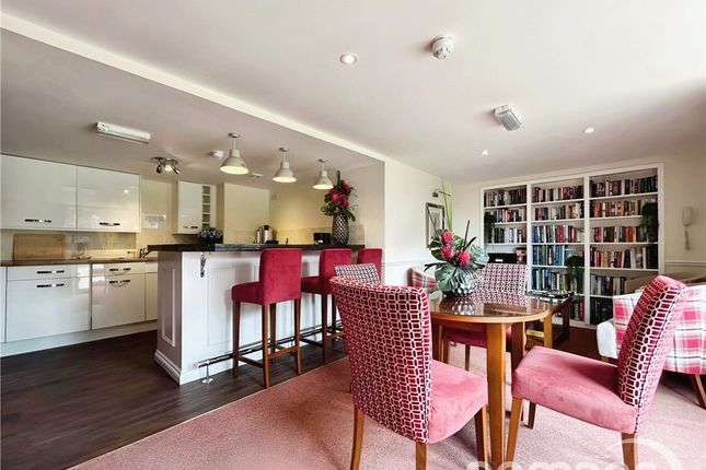 Flat 51, Stokes Lodge, 3, Park Lane, Surrey photo 4