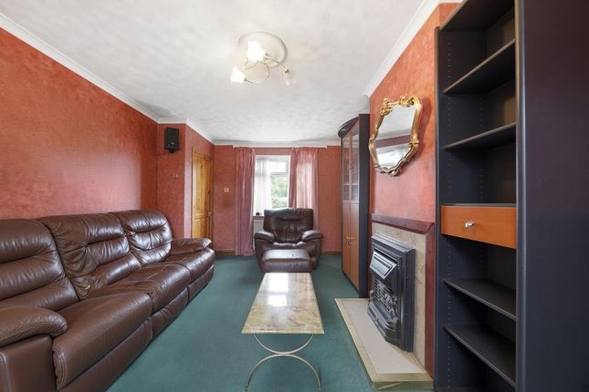 14, Marian Way, London photo 4
